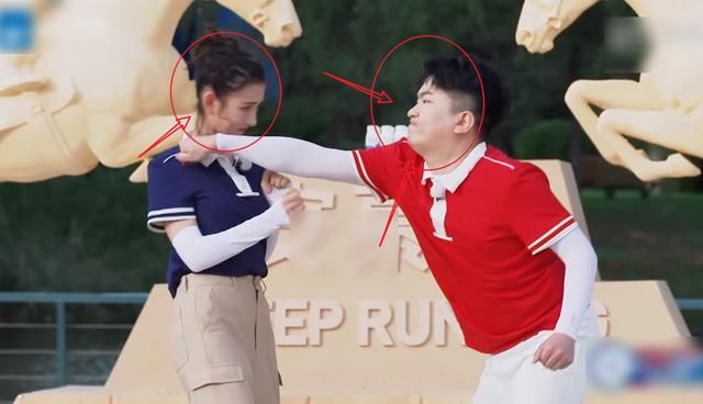  玩游戏|宋祖儿张大大玩游戏对决，看清张大大的动作后，有无台本一目了然