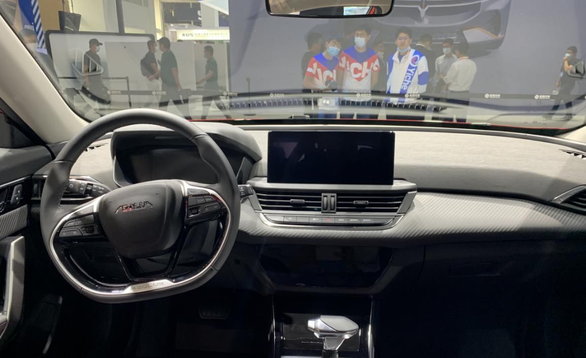  常规|风神奕炫GS外观表现不错，车内空间较为常规，动力适合代步