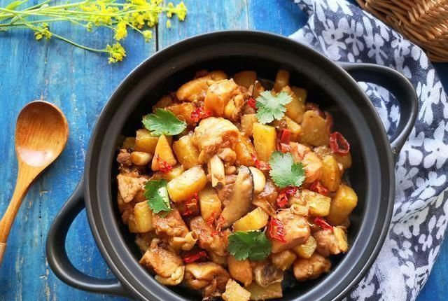 胡萝卜|热推美食:蘑菇五花肉烧萝卜,番茄土豆炖牛肉,胡萝卜炒杏鲍菇