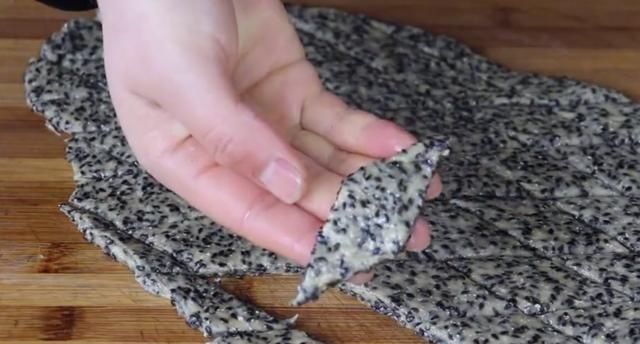 打入|黑芝麻打入2个鸡蛋,简单一做,孩子三天两头点名吃,百吃不厌