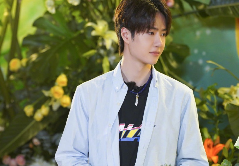 钱枫|《天天向上》王一博归队,拥抱钱枫被弹回来,戳胖肚皮表情超可爱