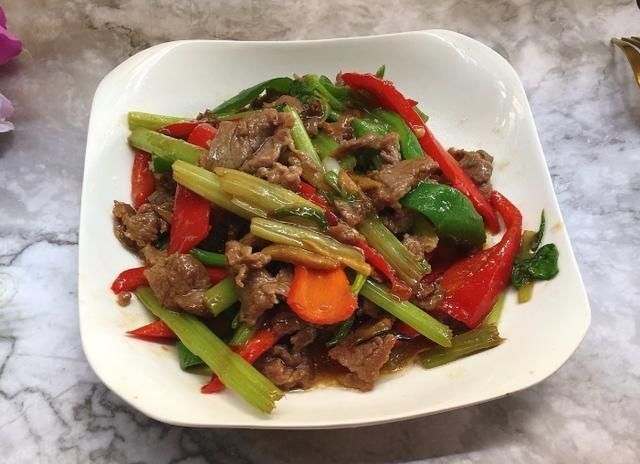 饭店|学会1个小技巧,牛肉又嫩又入味,炒出来的牛肉比饭店还好吃