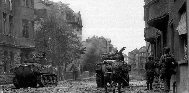 德军|德军丢失的首个本土城市,美军重兵围攻浴血厮杀,血腥的亚琛战役