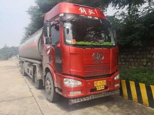 警方|公安部督办：这个黑油批发窝点让警方端了，缴了20吨成品油！