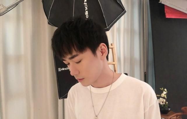  成敌|不求人带娜娜“吃鸡”，和杨超越上分，却和她成敌