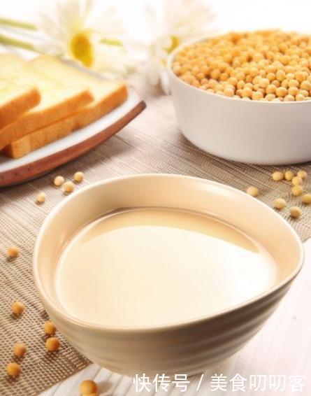 豆浆闻起来会|“豆浆”经常推荐大家饮用,那在家制作豆浆时需要注意什么?