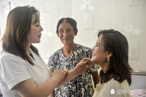  小秋|农家女孩“换脸”重生 年薪100万仍不为所动 想当老师帮助更多贫困孩子