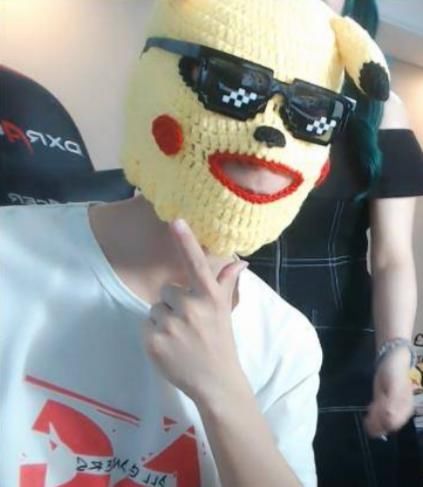 AG|梦泪生日现场,AG成员前来庆生,这样的战队才像一个家!