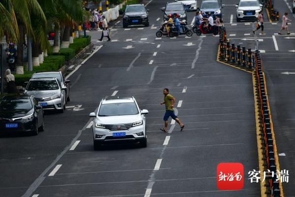 文明|不文明交通行为曝光台 | 海口这些不走“寻常路”的行人 前方有危险