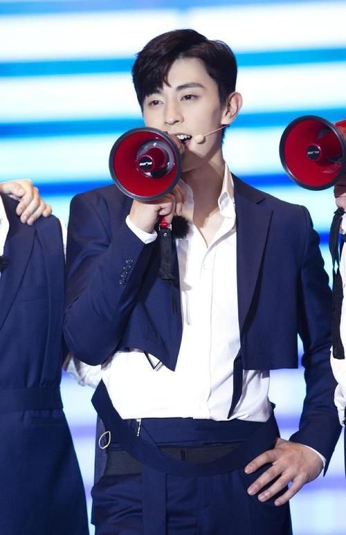  人帮|《极限挑战》收官，邓伦眼红肿，愿意做他们一辈子的弟弟