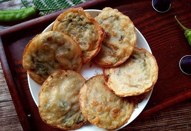 面糊|别再揉面做韭菜饼了,教你手不碰面做法,出锅皮薄如纸,又脆又香