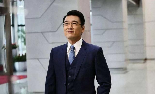  王耀庆|46岁王耀庆上节目，“超短裤”惊呆众人，节目导演笑出猪叫声