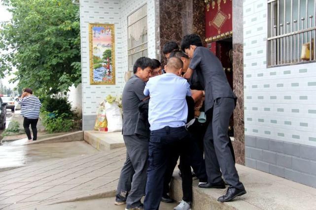 大荔|大荔法院出动百名干警擒“老赖”