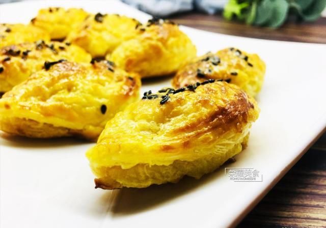  香甜|懒人版榴莲酥做法，实在太简单了，皮焦香酥脆馅香甜，比买的好吃