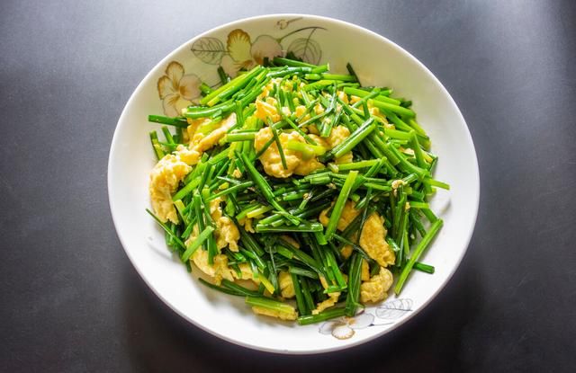  手餐|韭菜炒鸡蛋，营养丰富的家常快手餐，做法超简单，口感鲜香超美味
