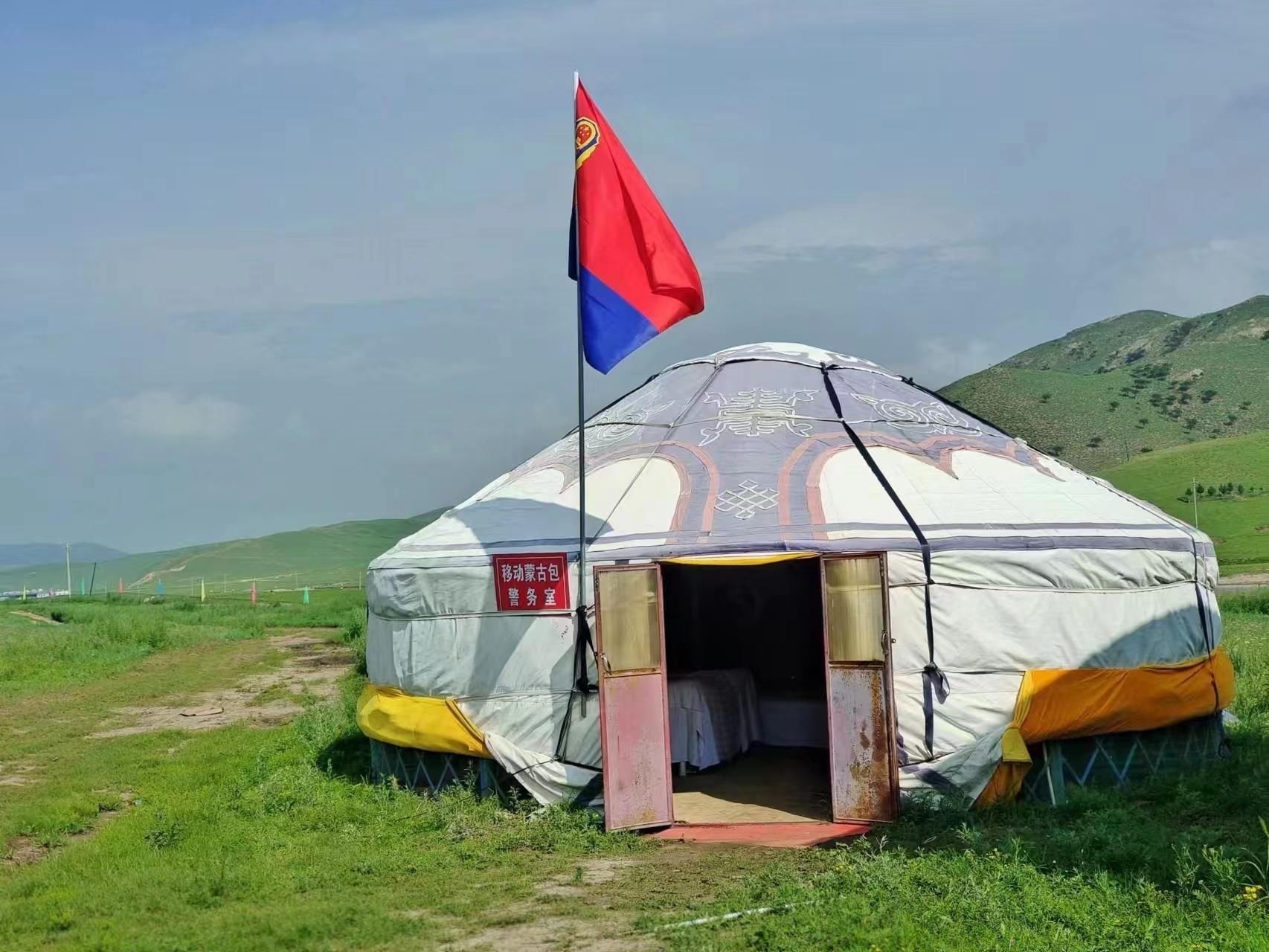 内蒙古通辽市扎鲁特旗： 移动蒙古包警务室为游客、牧民护航