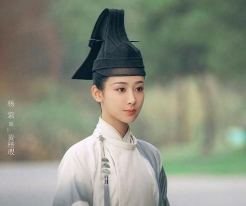  杨紫生|杨紫生图曝光，肩膀圆润身材发福？离开精修被嘲虎背熊腰