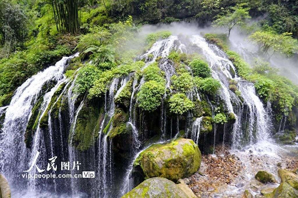 湖北宜昌:黄龙瀑呑云吐雾水长流_【快资讯】
