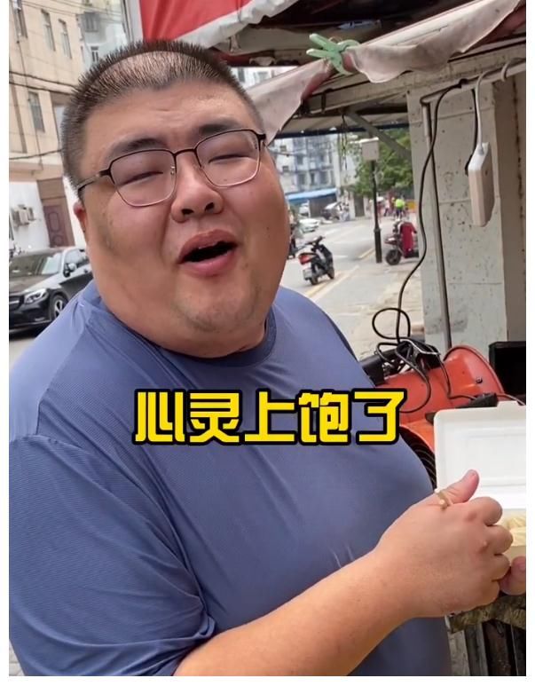 红雨大蒜涛首次露面直播,哭着解释泡泡龙的死因