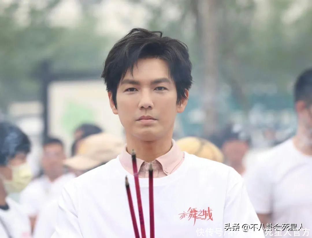 48岁钟汉良再演偶像剧,近照曝光脸僵如同蜡像,真的该转型了