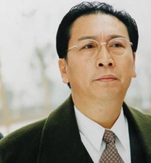 中国卫星拍摄福岛核电站:上千个污水储罐 密密麻麻